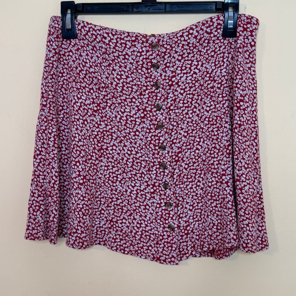 American Eagle Women's Red White Floral Short Skirt mini Size 8 Faux Buttons